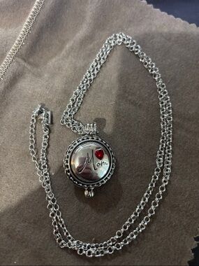 Silver ginersnaps  'Mom' interchange Pendant Necklace with Red Heart Accent